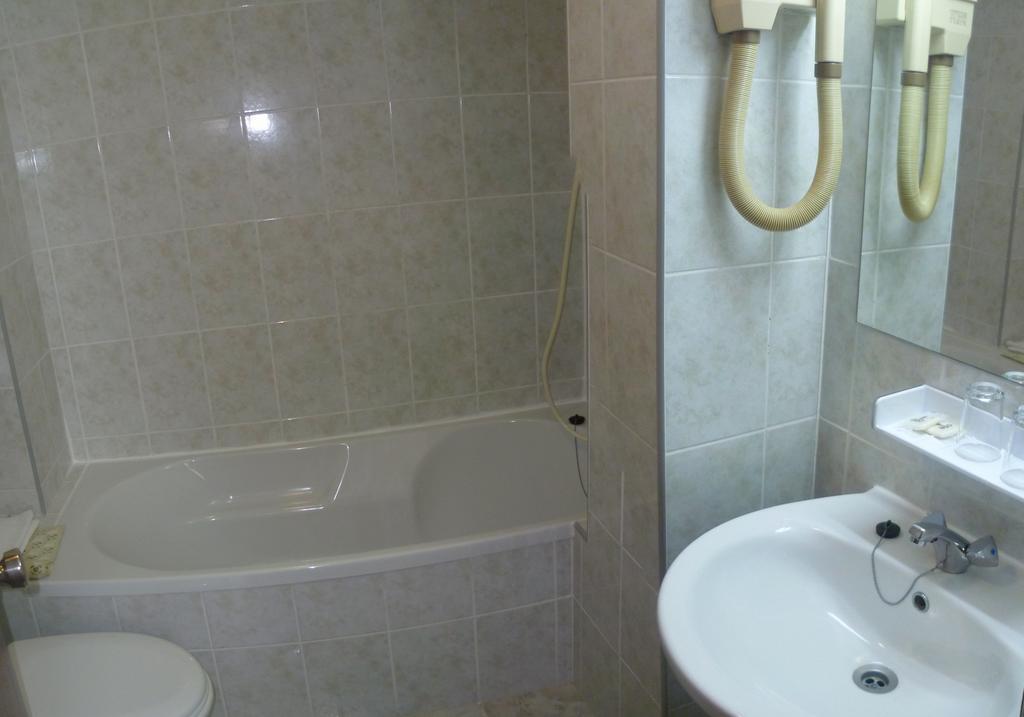 Residencial Imperial Hotel Luso  Room photo